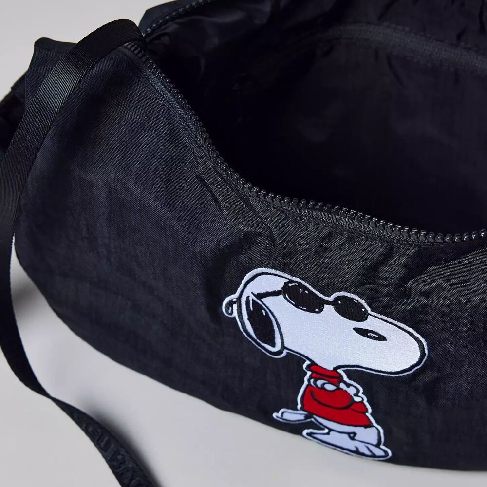 Baggu x Peanuts - Medium Crescent Bag - Embroidered Joe Cool - Picture 5 of 6